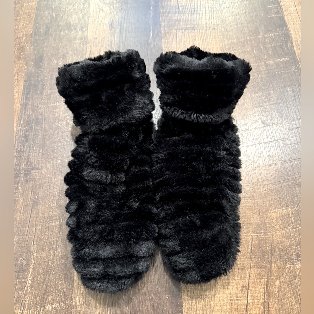 Auden women’s black long fuzzy slipper socks